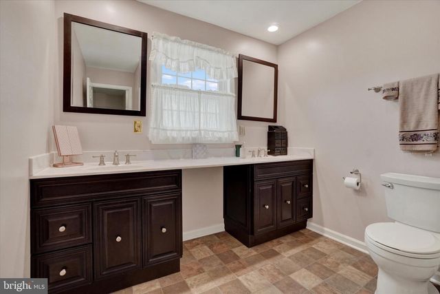 3 COUNTRY MANOR LN, New Freedom, PA 17349