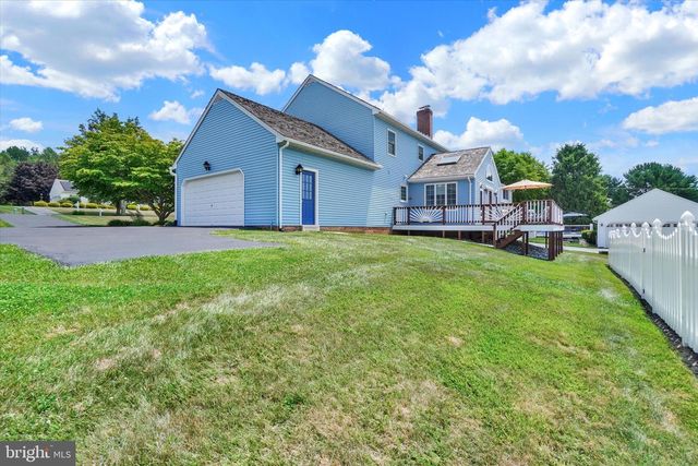 3 COUNTRY MANOR LN, New Freedom, PA 17349