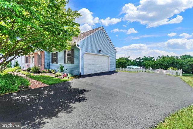 3 COUNTRY MANOR LN, New Freedom, PA 17349