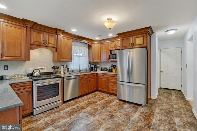 3 COUNTRY MANOR LN, New Freedom, PA 17349