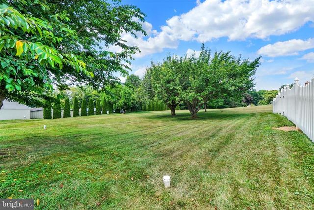 3 COUNTRY MANOR LN, New Freedom, PA 17349