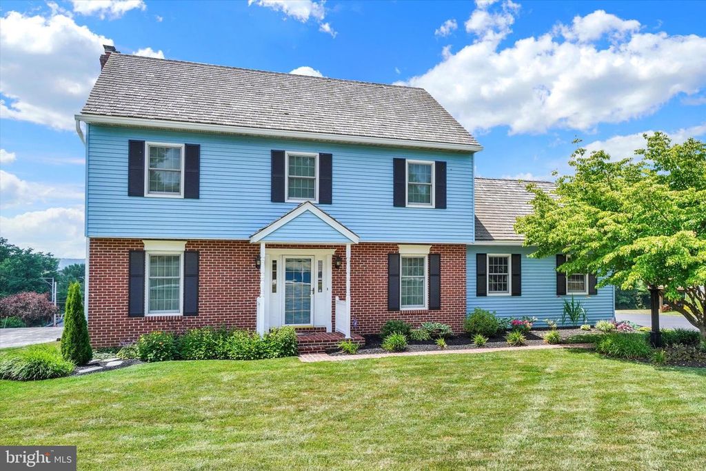 3 COUNTRY MANOR LN, New Freedom, PA 17349