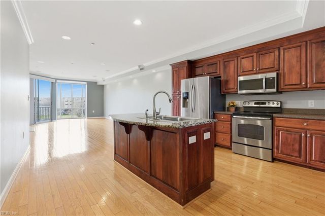 2303 William Styron SQ S, Newport News, VA 23606