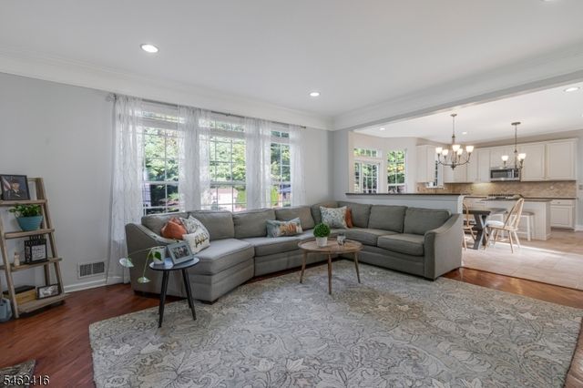 2 Saunders Ln, Mount Olive Twp., NJ 07840