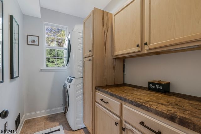 2 Saunders Ln, Mount Olive Twp., NJ 07840