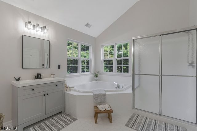 2 Saunders Ln, Mount Olive Twp., NJ 07840