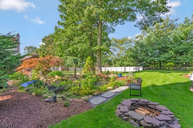 2 Saunders Ln, Mount Olive Twp., NJ 07840