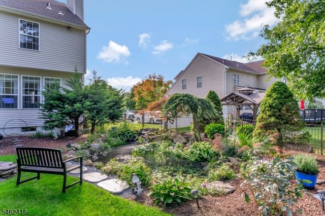 2 Saunders Ln, Mount Olive Twp., NJ 07840