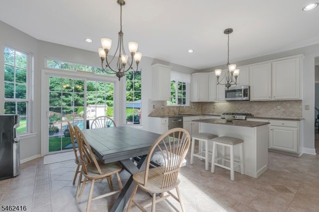 2 Saunders Ln, Mount Olive Twp., NJ 07840