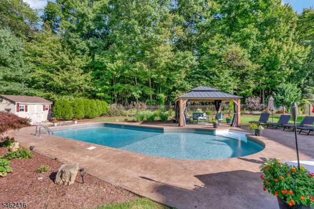 2 Saunders Ln, Mount Olive Twp., NJ 07840