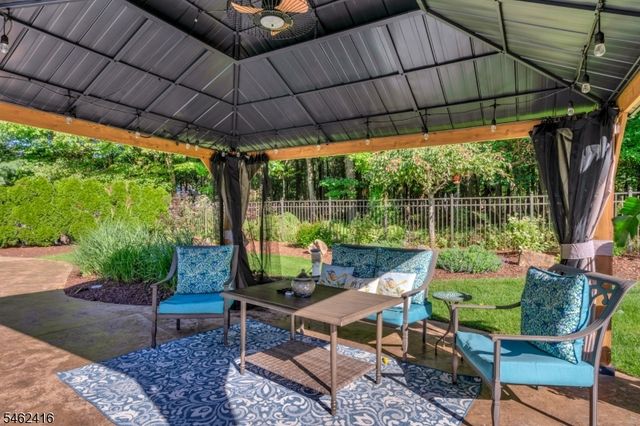 2 Saunders Ln, Mount Olive Twp., NJ 07840