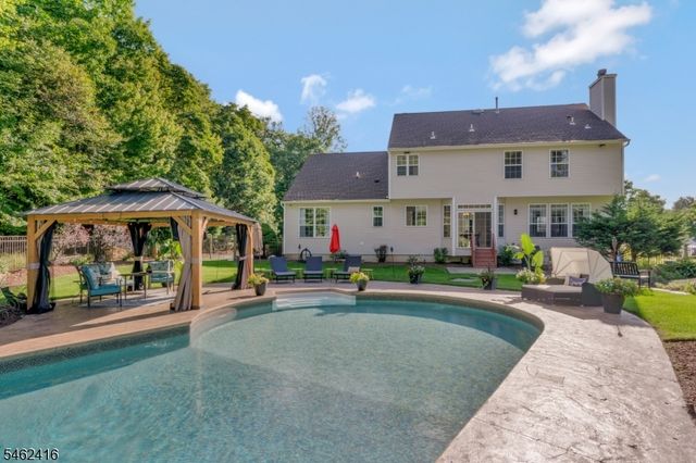 2 Saunders Ln, Mount Olive Twp., NJ 07840
