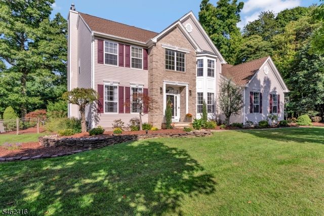 2 Saunders Ln, Mount Olive Twp., NJ 07840