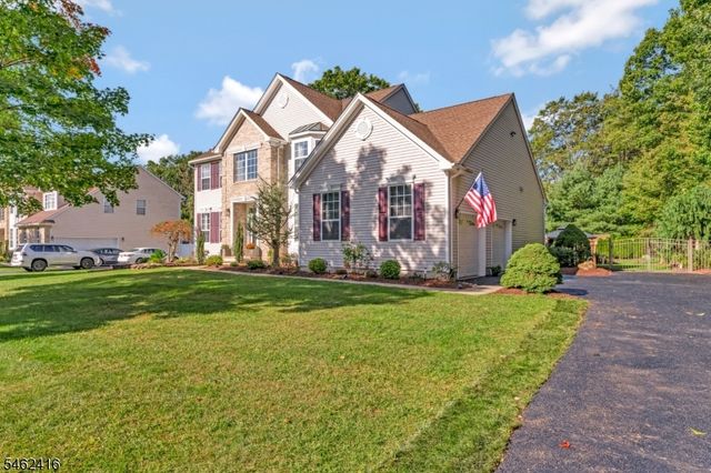 2 Saunders Ln, Mount Olive Twp., NJ 07840