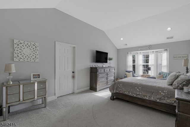 2 Saunders Ln, Mount Olive Twp., NJ 07840