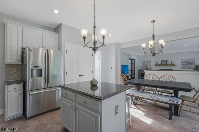 2 Saunders Ln, Mount Olive Twp., NJ 07840