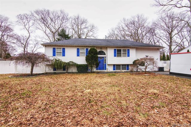 77 Washington Avenue, Mastic, NY 11950