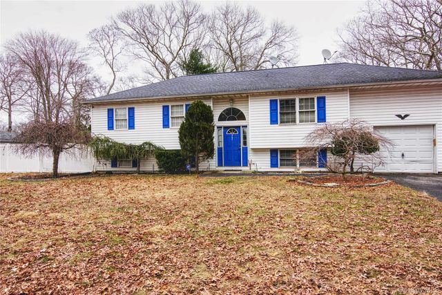 77 Washington Avenue, Mastic, NY 11950