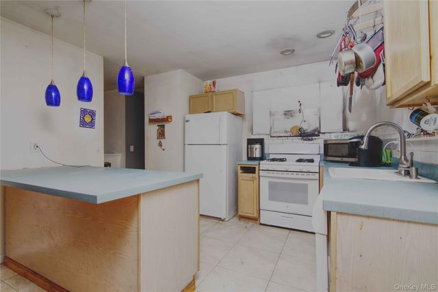 77 Washington Avenue, Mastic, NY 11950