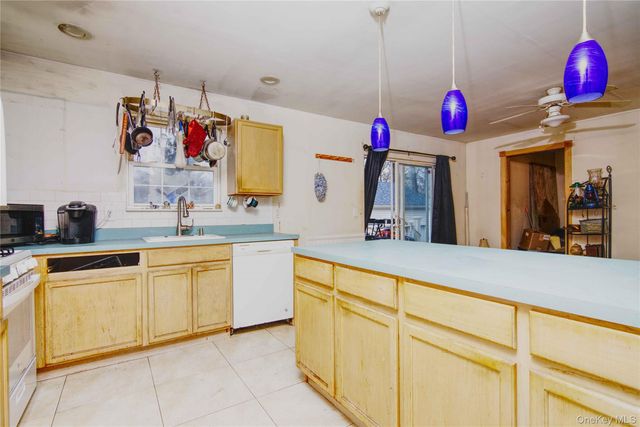 77 Washington Avenue, Mastic, NY 11950