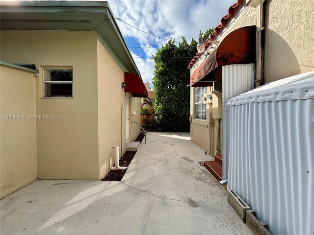 1654 SW 14th Ter 1, Miami, FL 33145