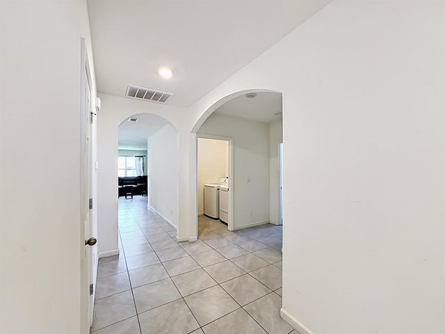 525 SW Twig Avenue, Port St. Lucie, FL 34983