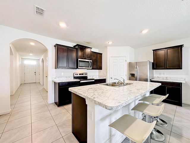 525 SW Twig Avenue, Port St. Lucie, FL 34983