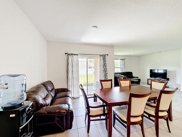 525 SW Twig Avenue, Port St. Lucie, FL 34983