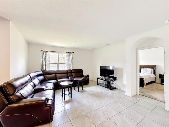525 SW Twig Avenue, Port St. Lucie, FL 34983