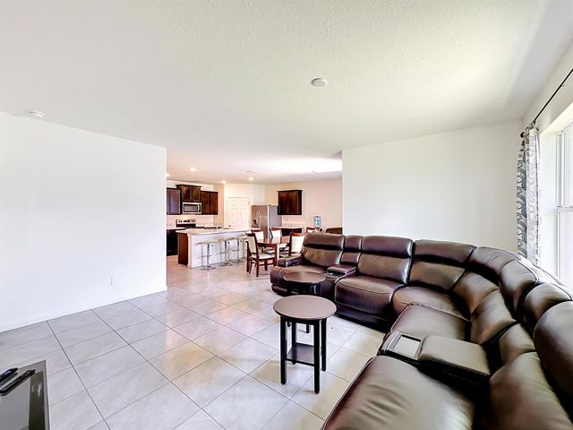 525 SW Twig Avenue, Port St. Lucie, FL 34983