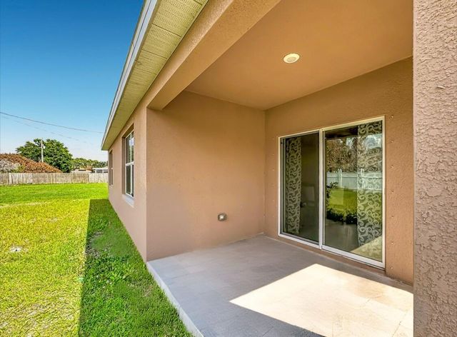 525 SW Twig Avenue, Port St. Lucie, FL 34983