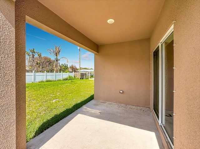 525 SW Twig Avenue, Port St. Lucie, FL 34983