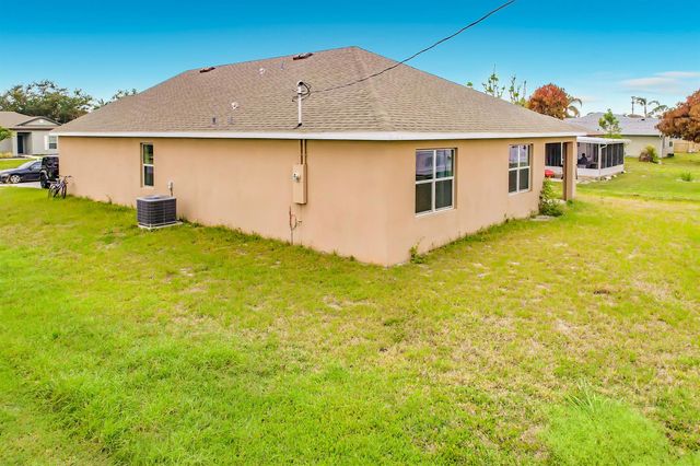 525 SW Twig Avenue, Port St. Lucie, FL 34983