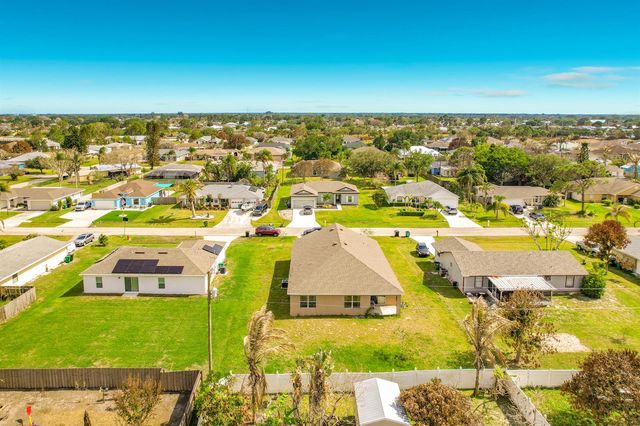 525 SW Twig Avenue, Port St. Lucie, FL 34983
