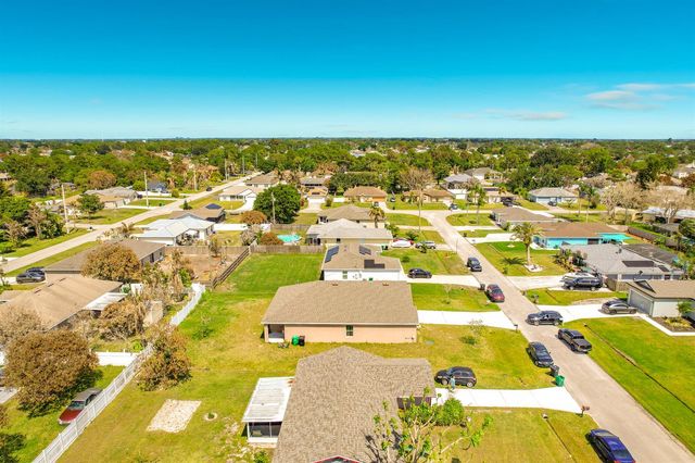 525 SW Twig Avenue, Port St. Lucie, FL 34983