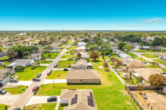 525 SW Twig Avenue, Port St. Lucie, FL 34983