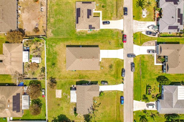 525 SW Twig Avenue, Port St. Lucie, FL 34983