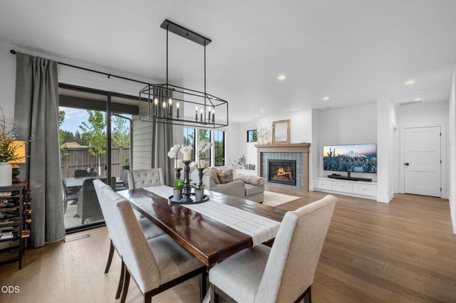 2631 NW Waymaker Court, Bend, OR 97703