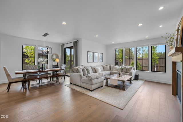 2631 NW Waymaker Court, Bend, OR 97703