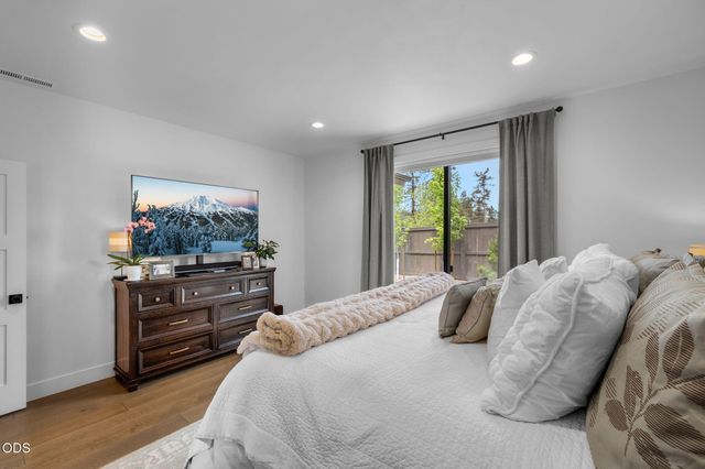 2631 NW Waymaker Court, Bend, OR 97703
