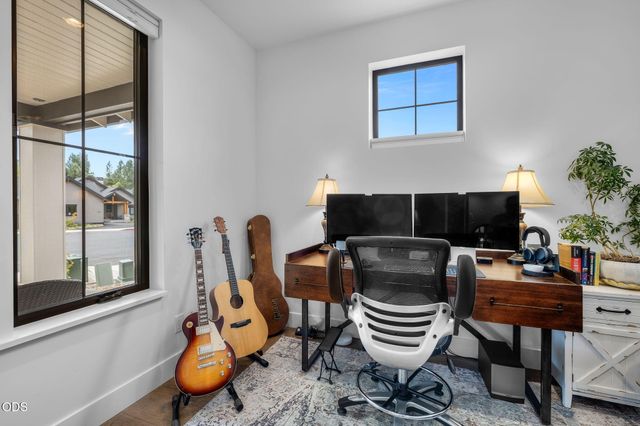2631 NW Waymaker Court, Bend, OR 97703
