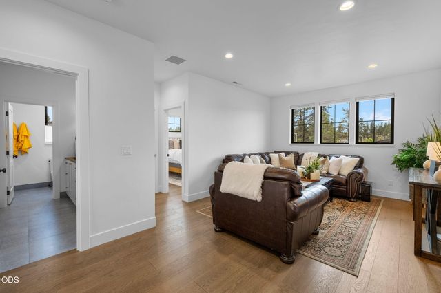 2631 NW Waymaker Court, Bend, OR 97703
