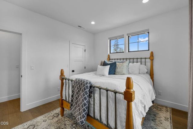 2631 NW Waymaker Court, Bend, OR 97703
