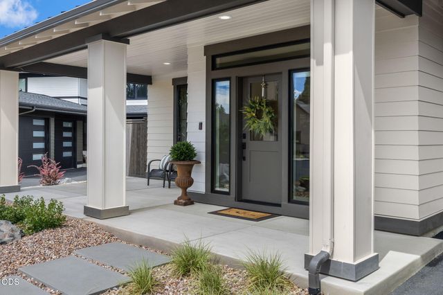 2631 NW Waymaker Court, Bend, OR 97703