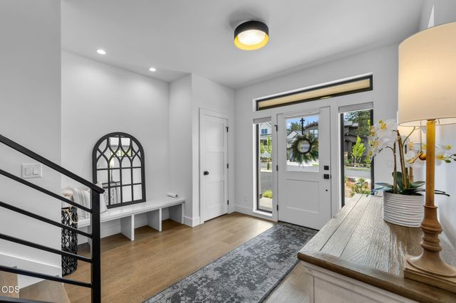 2631 NW Waymaker Court, Bend, OR 97703