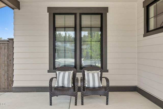 2631 NW Waymaker Court, Bend, OR 97703
