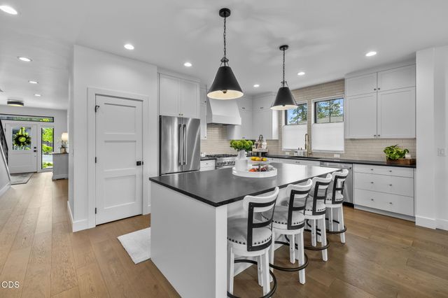 2631 NW Waymaker Court, Bend, OR 97703