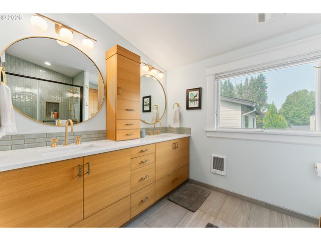 923 Se Lambert St, Portland, OR 97202