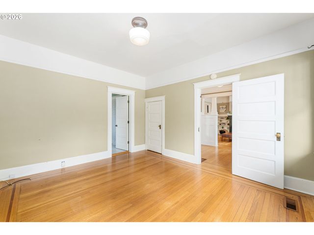 923 Se Lambert St, Portland, OR 97202
