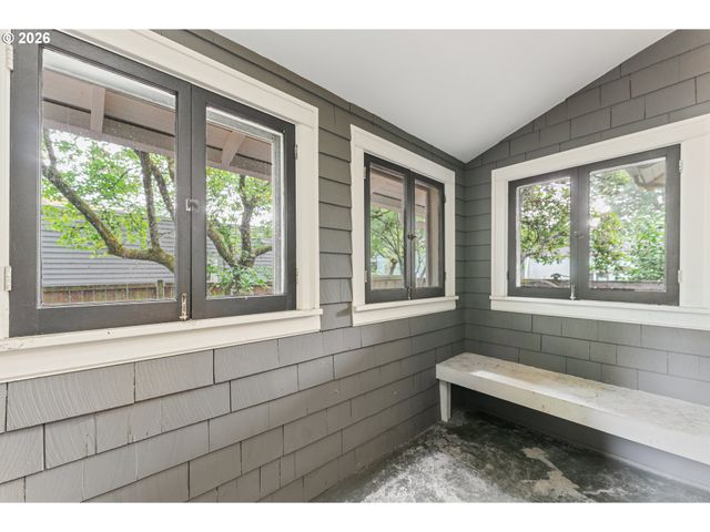 923 Se Lambert St, Portland, OR 97202